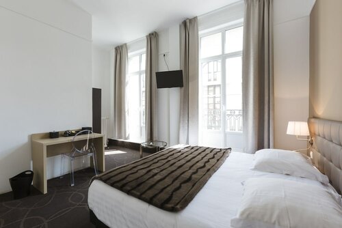 Внешний вид отеля Hôtel Le Saint Louis в Амьене, фото 1