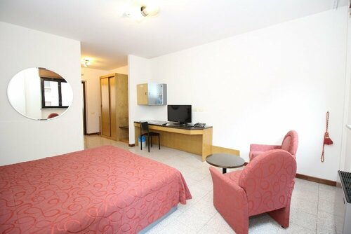 Гостиница Hotel Croce di Malta в Новаре