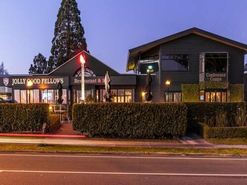 Гостиница Twin Peaks Lakeside Inn в Таупо