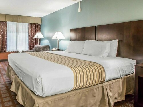 Гостиница Super 8 by Wyndham Meadowlands в Хакенсаке