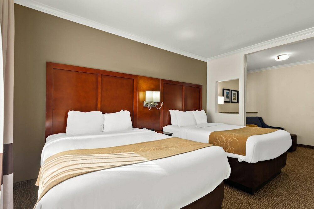 Фото Comfort Suites Central