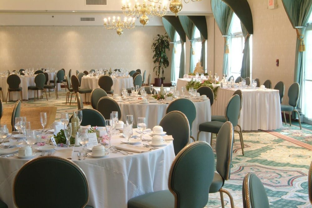 Фото Best Western Plus The Inn at Hampton