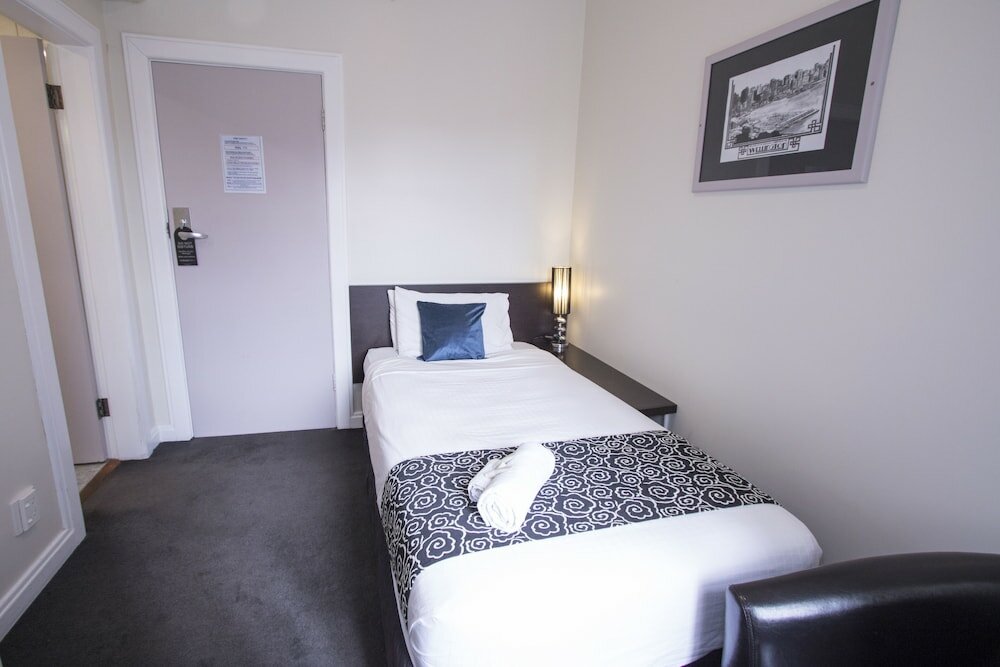 Фото Hotel Waterloo & Backpackers