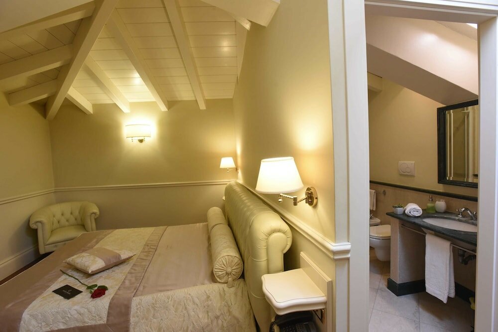 Фото Suite Hotel Santa Chiara
