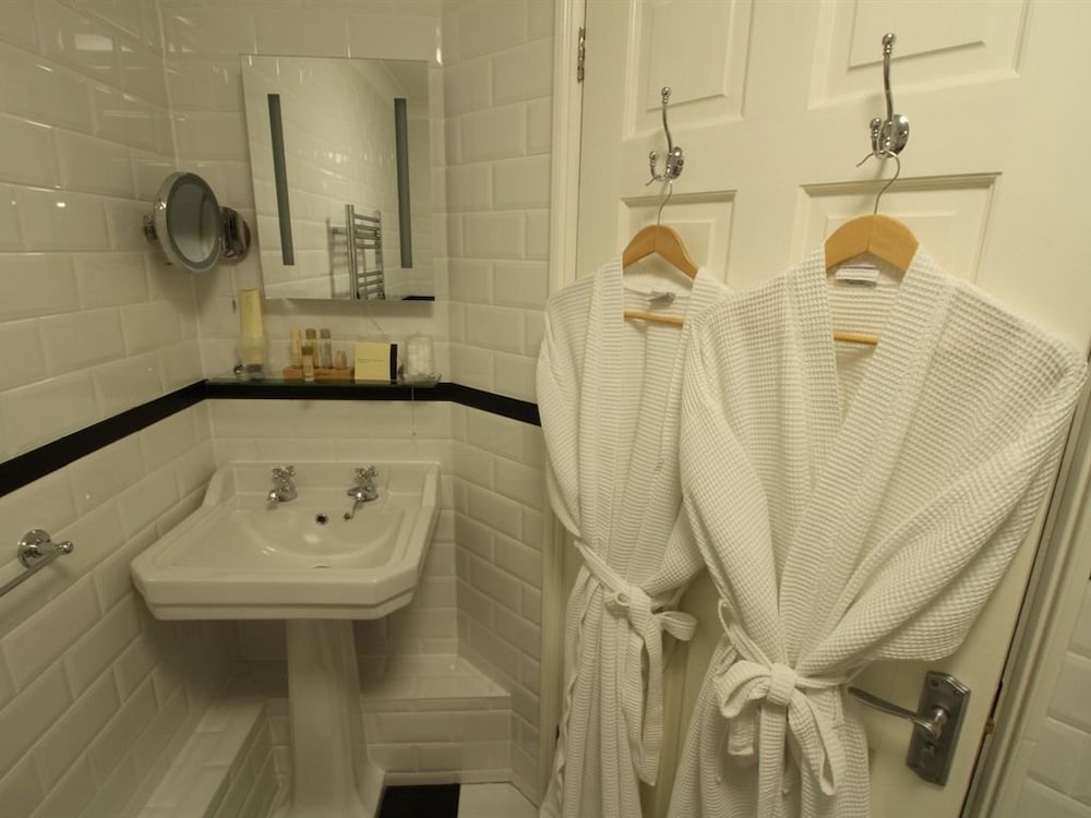 Фото The Canterbury Hotel