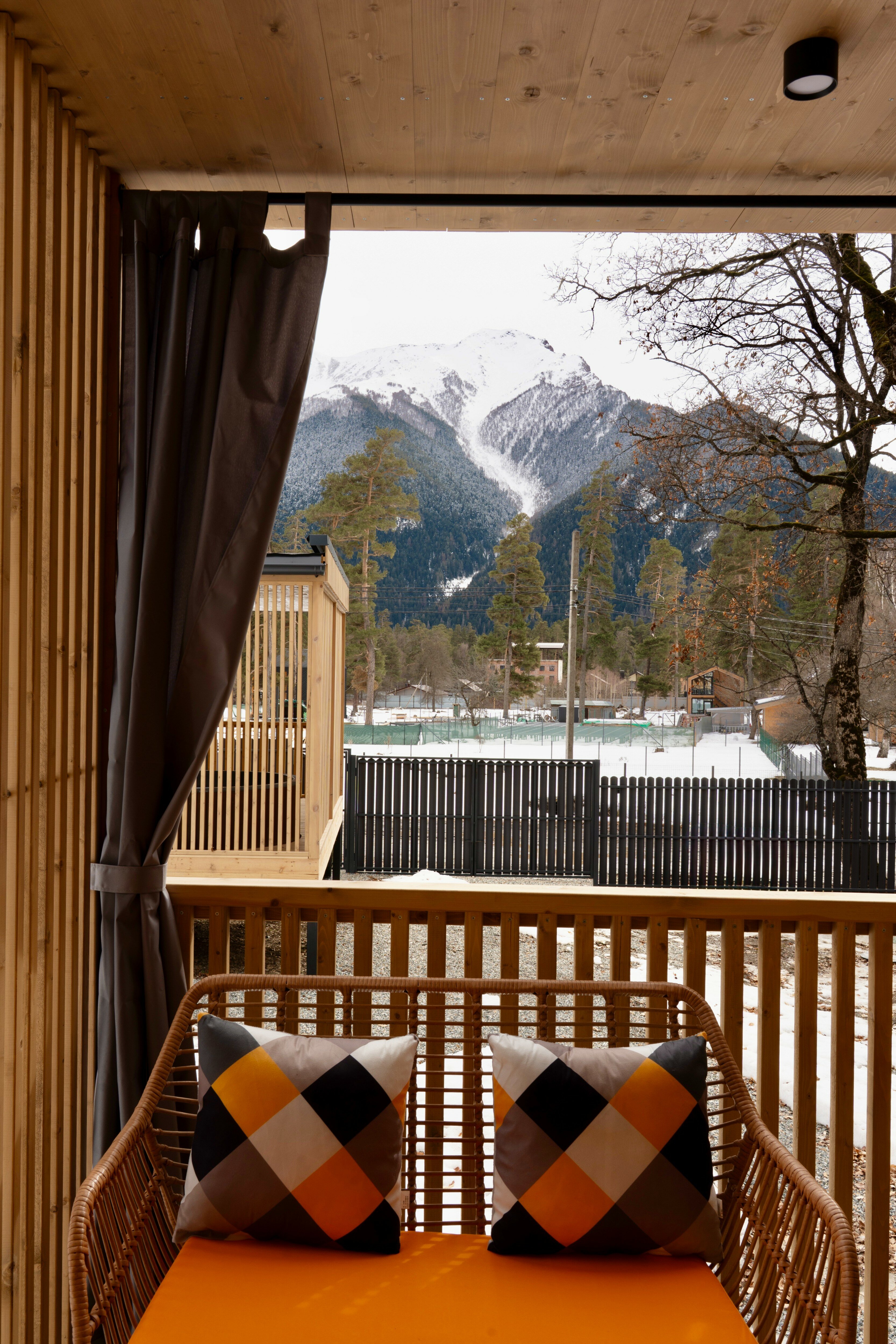 Фото Hugge в горах