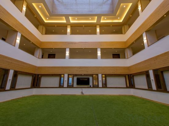 Фото Yashshree Sanderling Mall Road