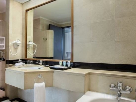 Фото Menara Peninsula Hotel Jakarta