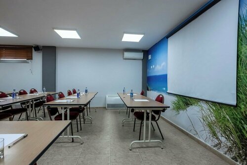 Гостиница Travelodge Alicante Puerto в Аликанте
