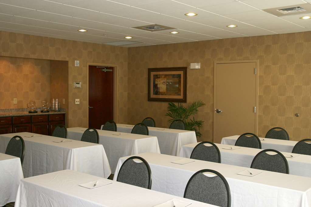Фото Hampton Inn & Suites Norfolk-Airport