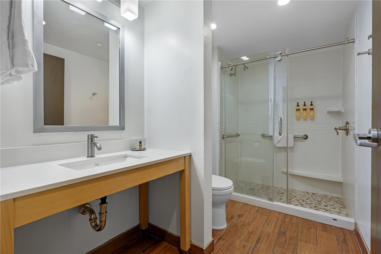 Фото Best Western Plus South Coast Inn