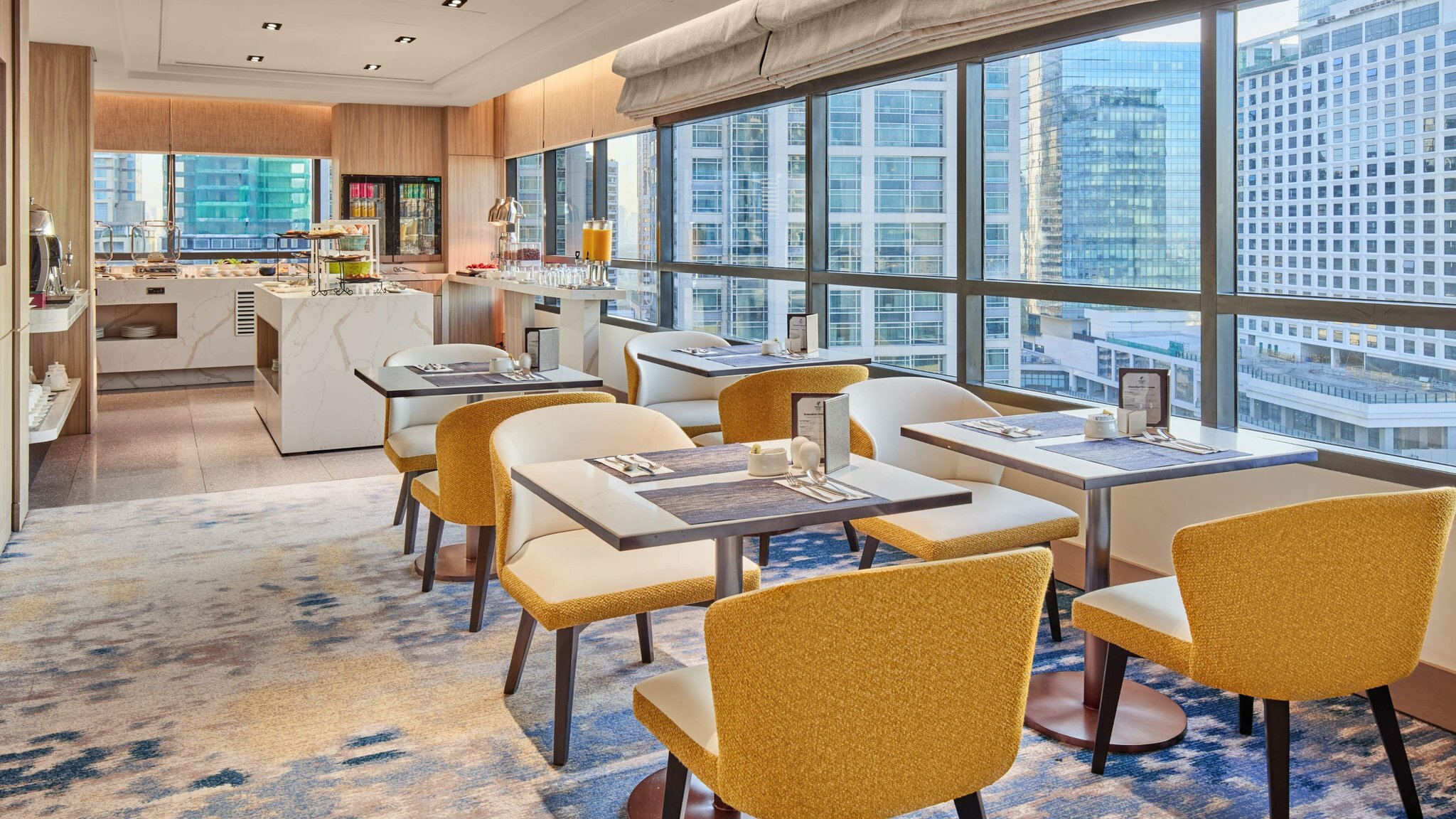 Фото Holiday Inn & Suites Makati, an Ihg Hotel