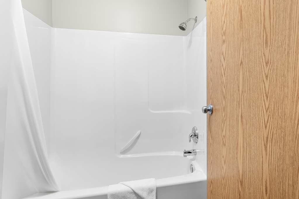 Фото Surestay Plus by Best Western Hardisty