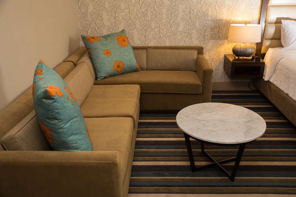 Фото Hilton Garden Inn Los Angeles Montebello