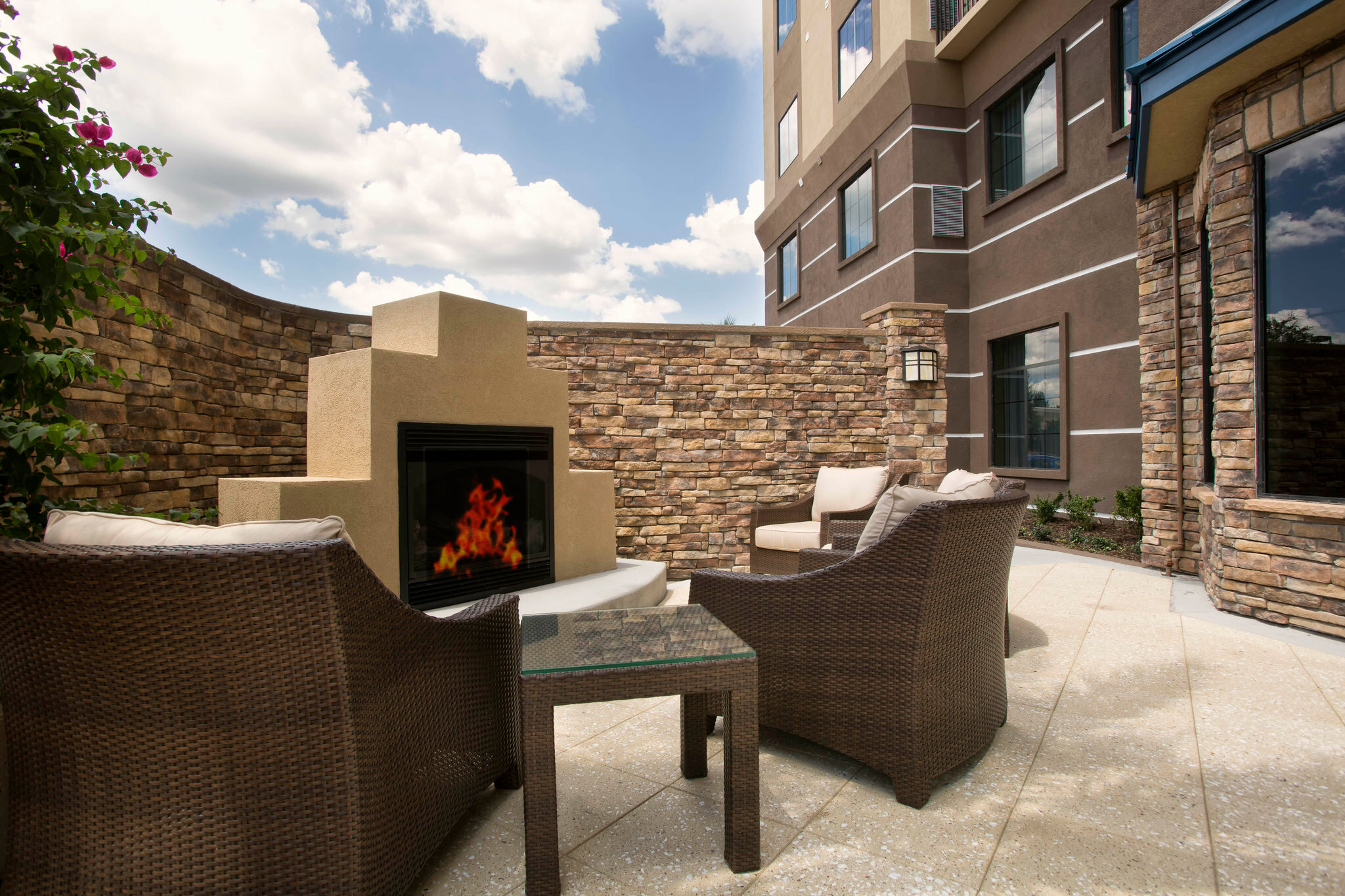 Фото Staybridge Suites Orlando at SeaWorld, an Ihg Hotel