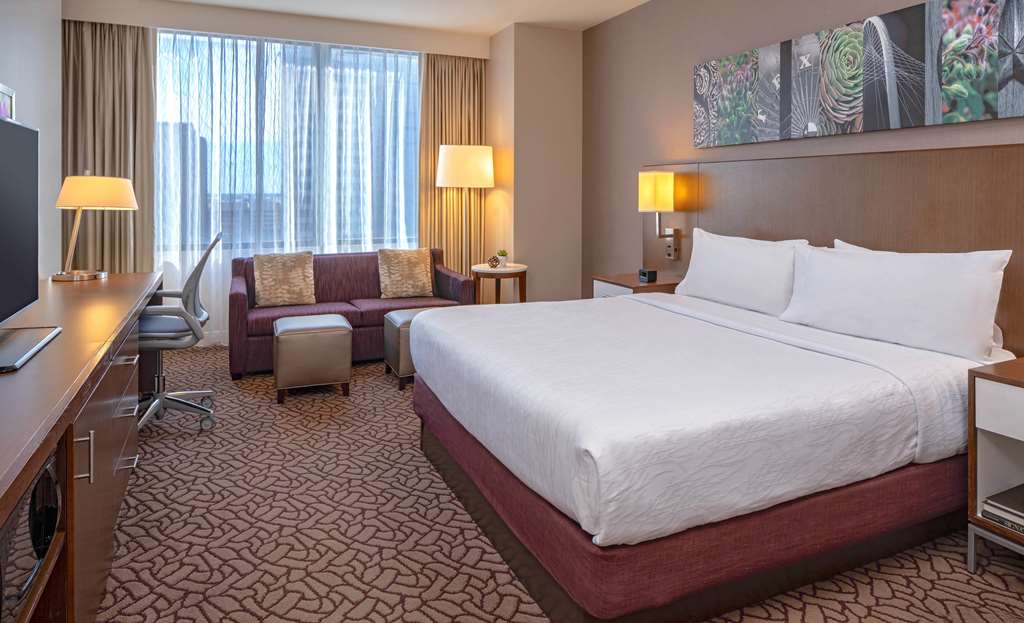 Фото Hilton Garden Inn Downtown Dallas