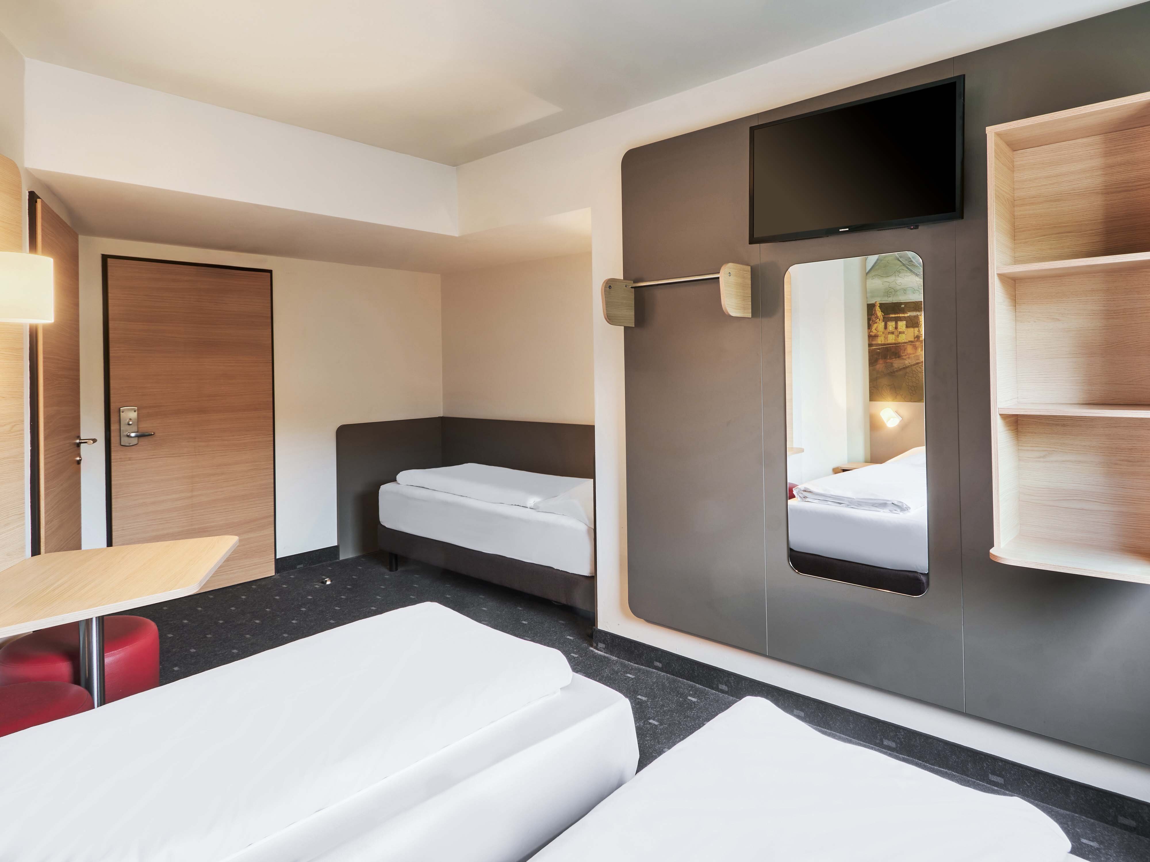 Фото B&b Hotel Würzburg