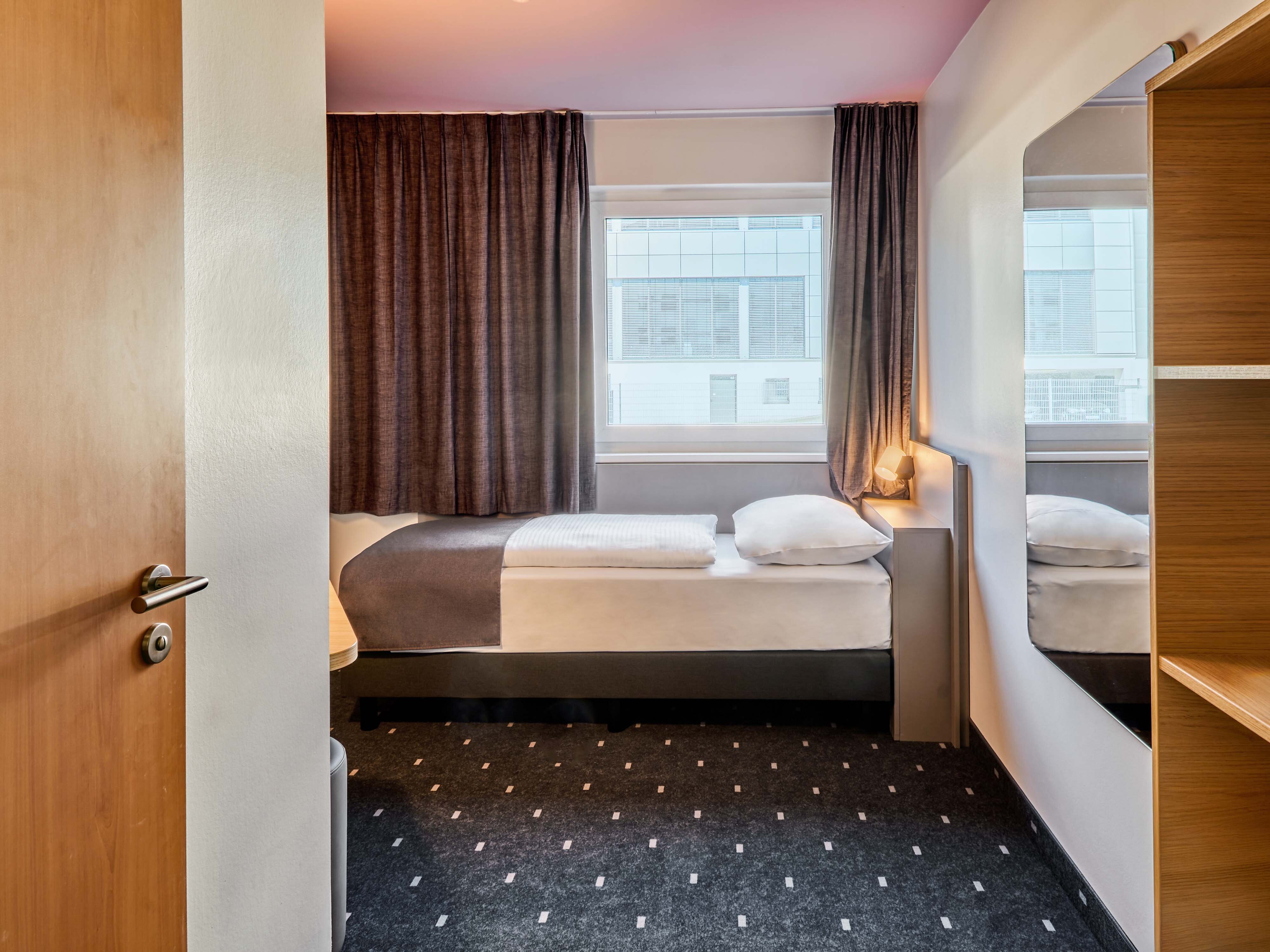 Фото B&b Hotel Frankfurt-Niederrad