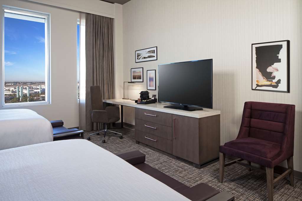 Фото H Hotel Los Angeles, Curio Collection by Hilton