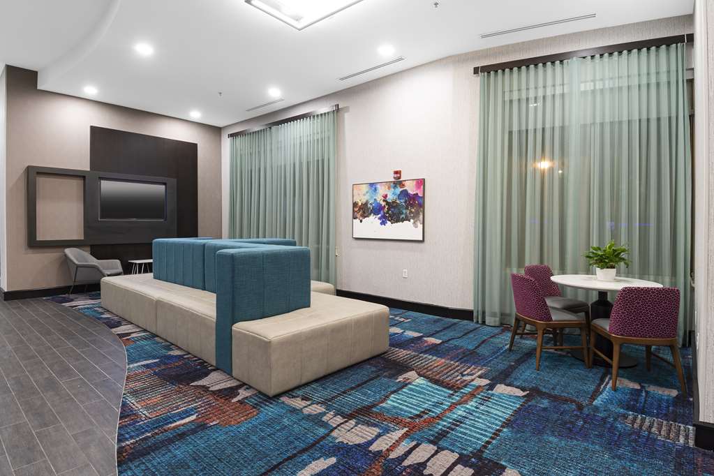 Фото Hampton Inn & Suites Raleigh Downtown