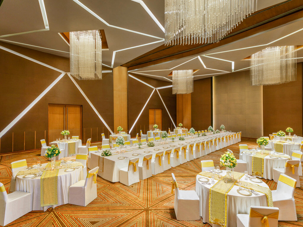 Фото Novotel Ahmedabad Hotel