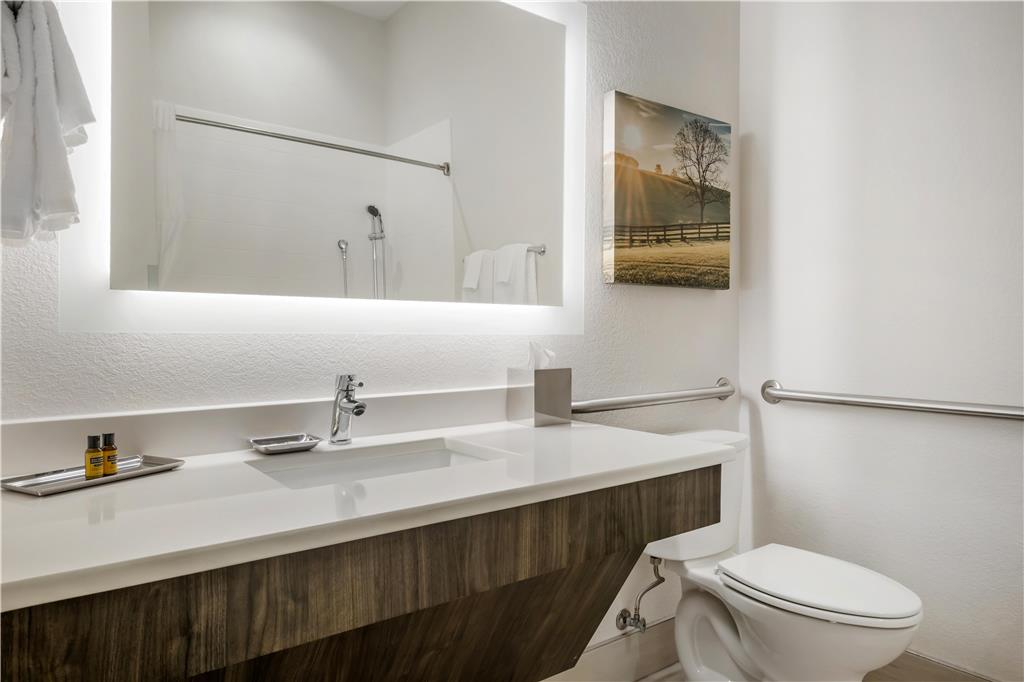 Фото B/w Plus Elizabethtown Inn & Suites