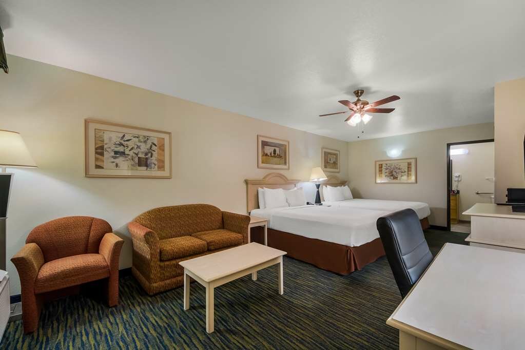 Фото SureStay Hotel by Best Western Falfurrias