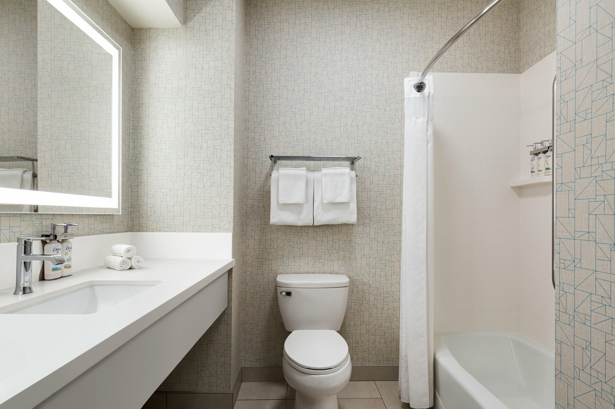 Фото Holiday Inn Express and Suites Bakersfield Central, an Ihg Hotel