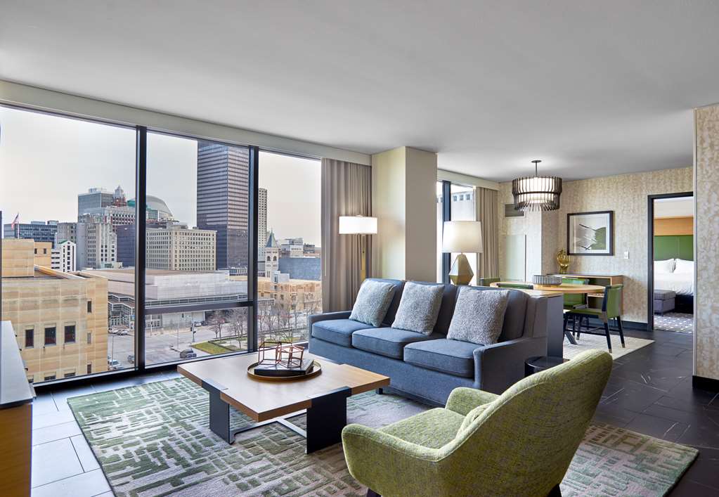 Фото Hilton Des Moines Downtown
