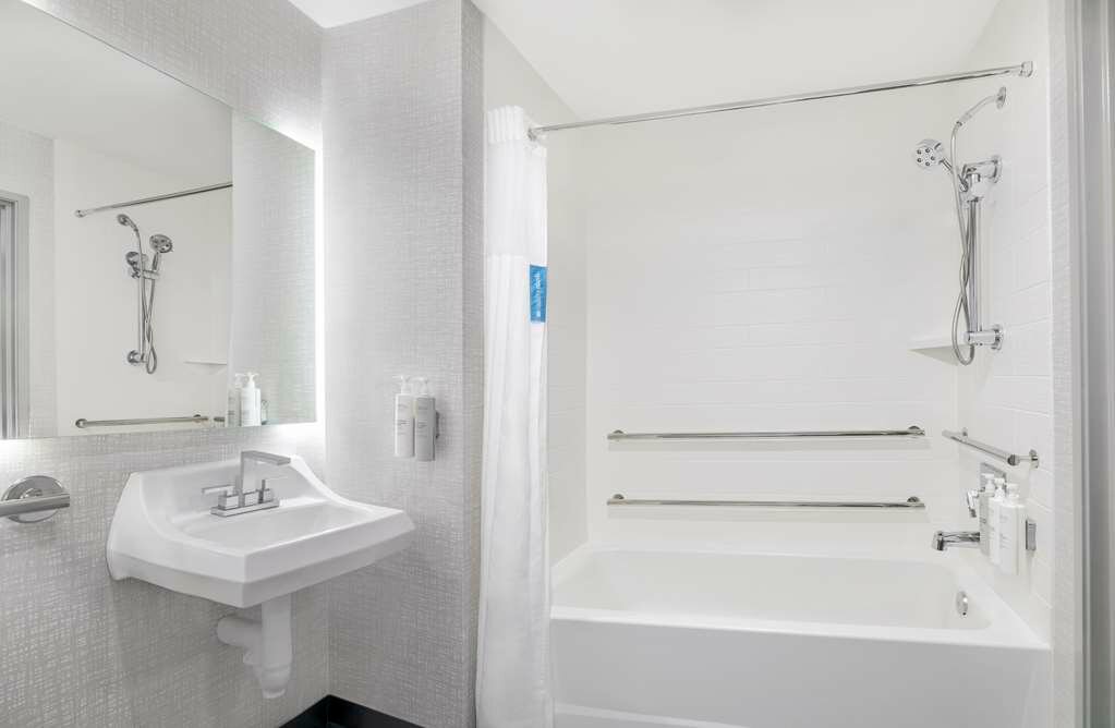 Фото Hampton Inn Olathe