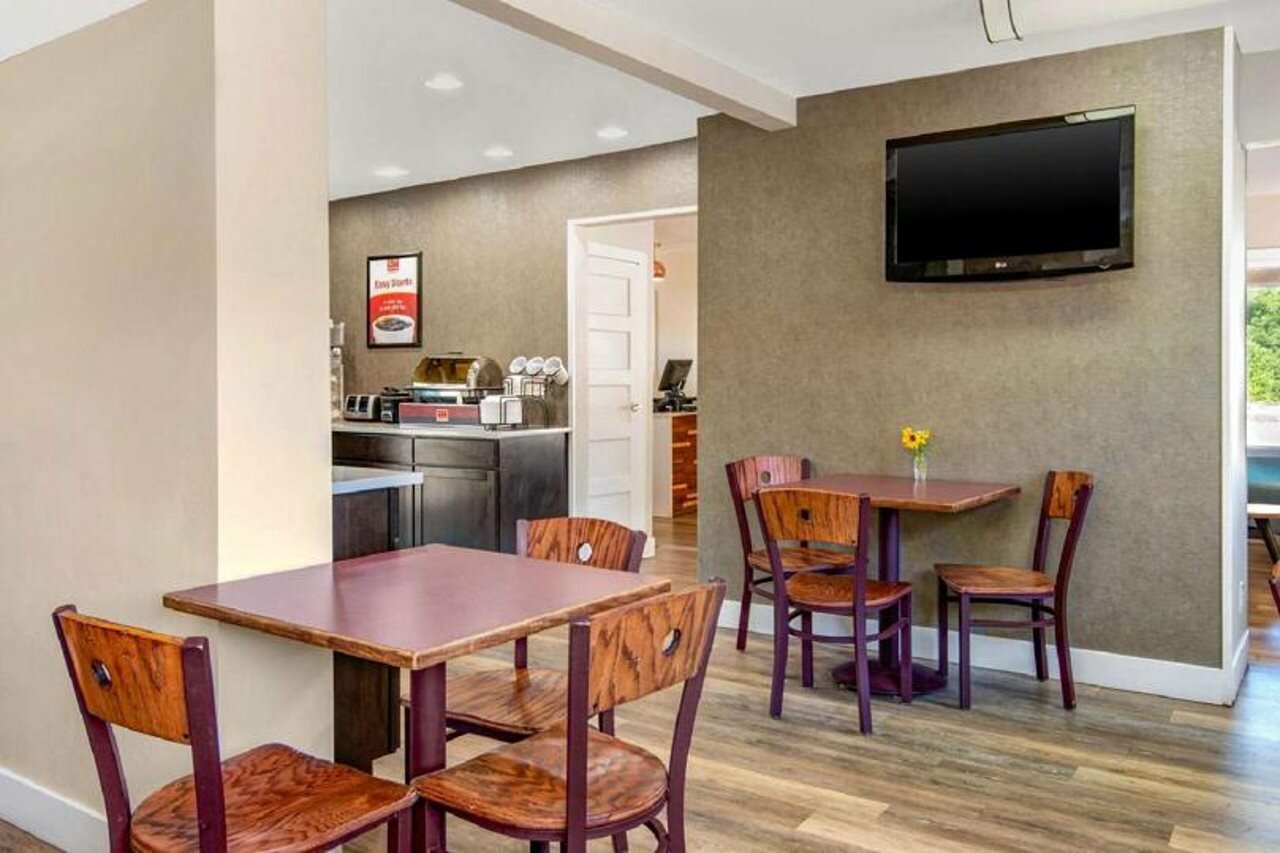 Фото Econo Lodge Inn & Suites Durango