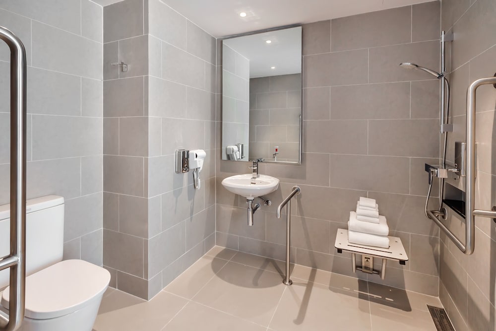 Фото Holiday Inn Express Bangkok Soi Soonvijai