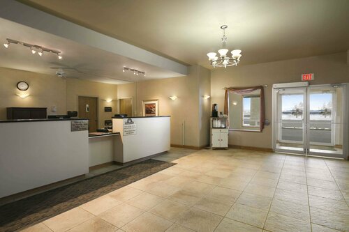 Внешний вид отеля Days Inn by Wyndham Moose Jaw в Мус-Джо, фото 3