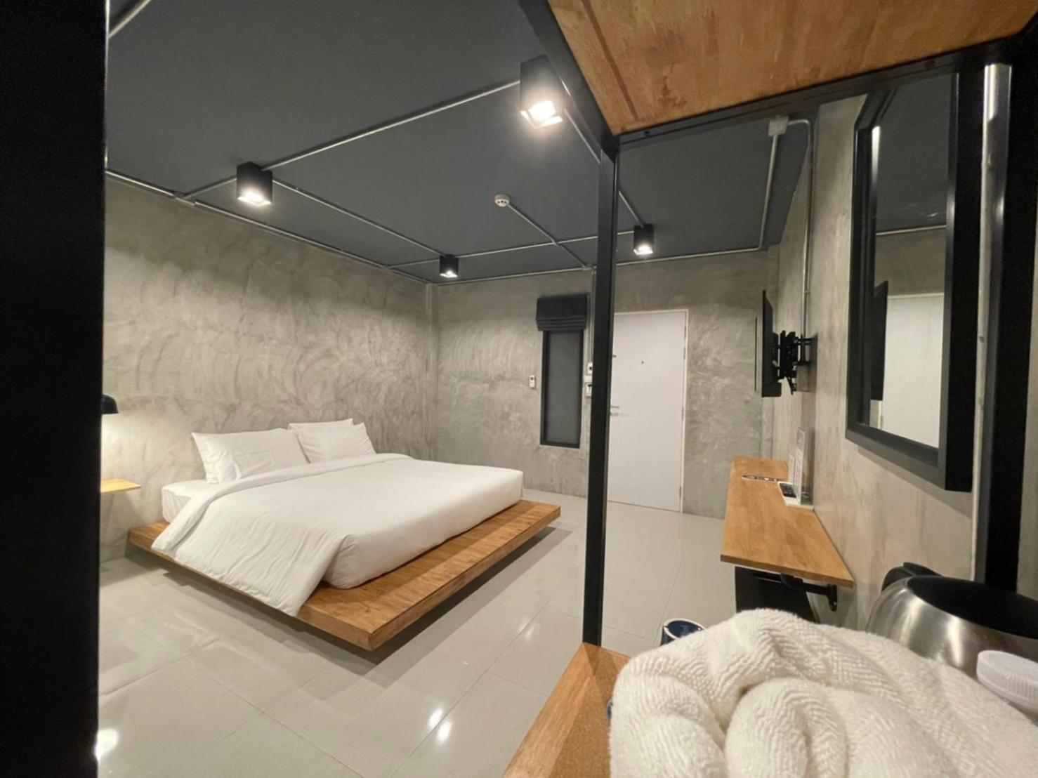 Фото Loft Space Hotel