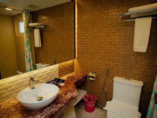 Фото Royal Raj Hotel