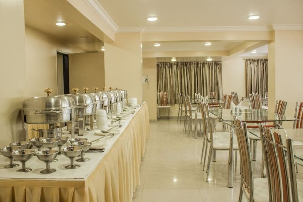 Фото Hotel Orchard Pune