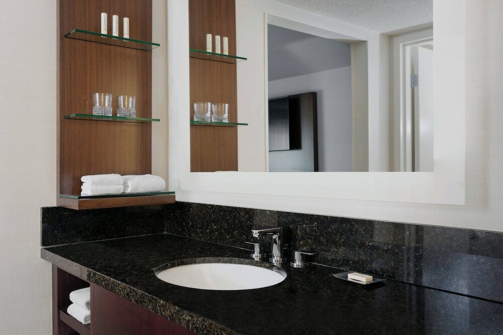 Фото Delta Hotels by Marriott Burlington
