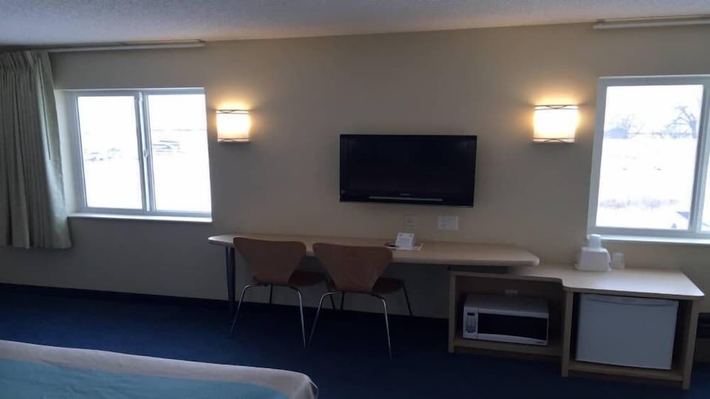 Фото Motel 6 Estevan Sk