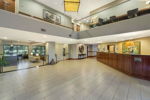 Внешний вид отеля Best Western Plus Plaza by the Green в Кенте, фото 5