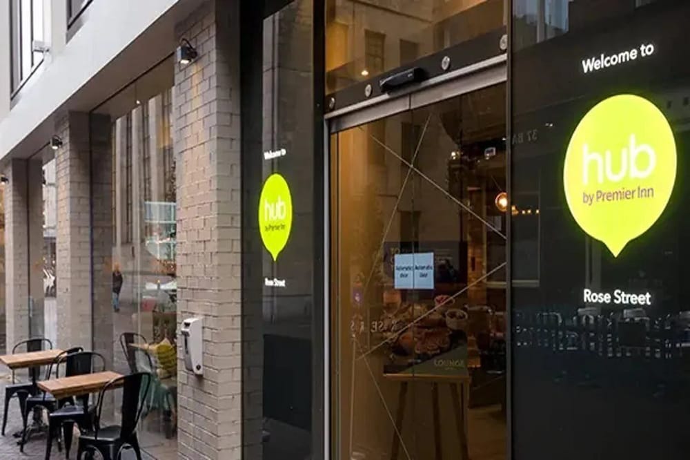 Фото Hub by Premier Inn Edinburgh City Centre