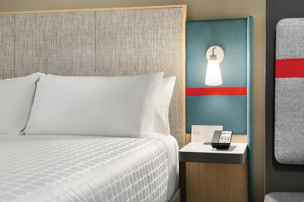 Фото Avid Hotels Orlando International Airport, an Ihg Hotel