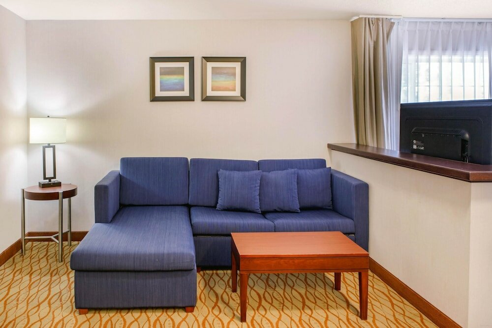Фото Comfort Inn Mount Shasta Area