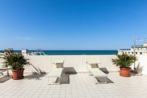 Внешний вид отеля Hotel Gabbiano в Каттолике, фото 2