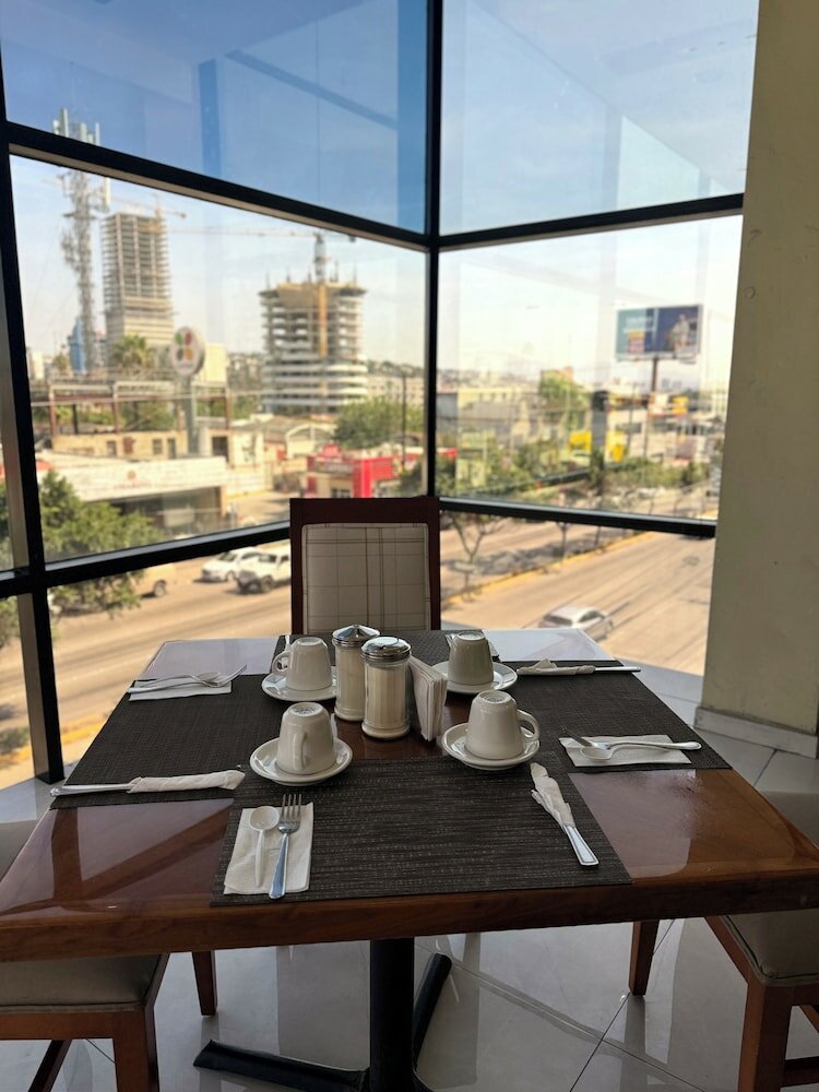 Фото Hotel Fiesta Tijuana