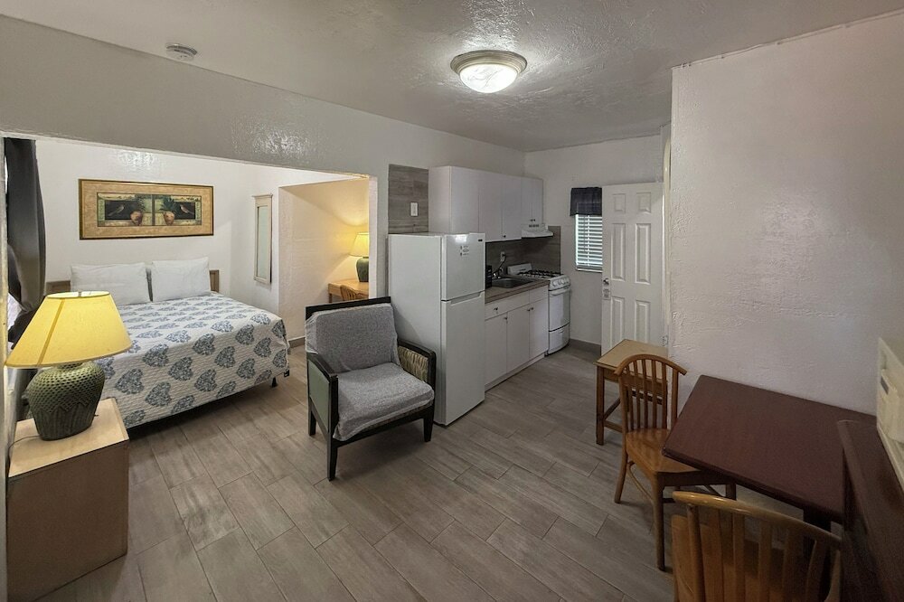 Фото Richard's Motel Extended Stay