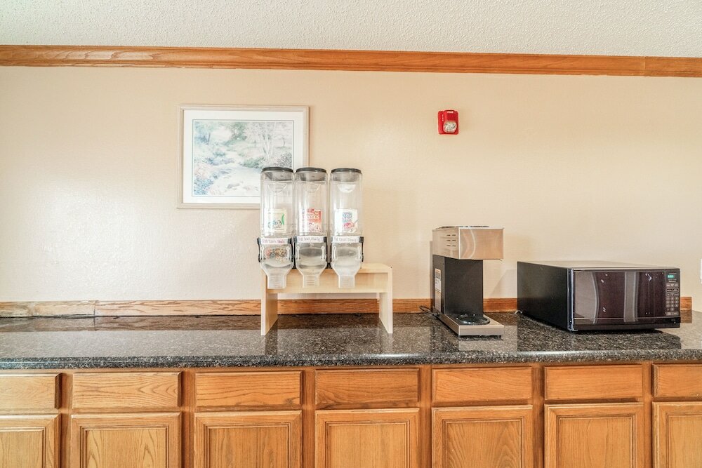 Фото Fairway Inn La Porte