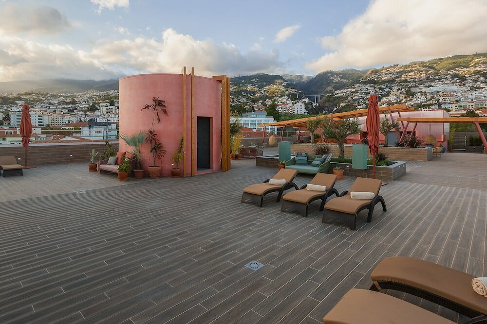 Фото Three House Hotel