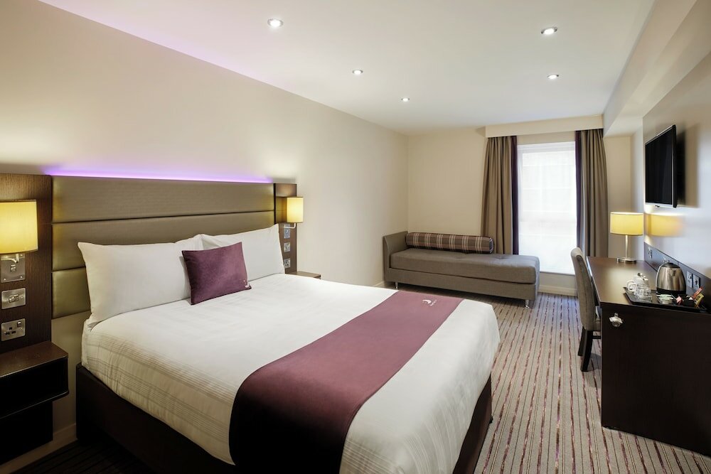Фото Premier Inn London Canary Wharf Westferry