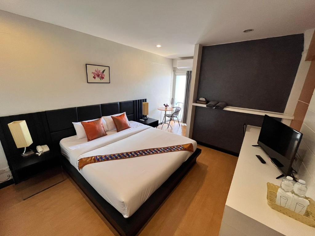 Фото Charoenchit House