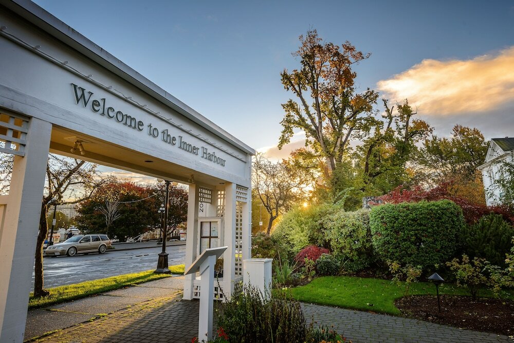 Фото Huntingdon Manor Hotel